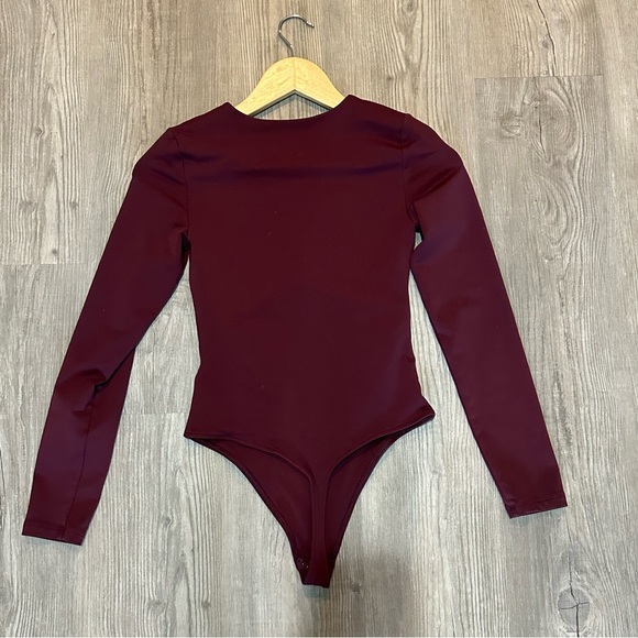 Aritzia Babaton Burgundy Bodysuit Long Sleeve Cut Out Small - Picture 4 of 4